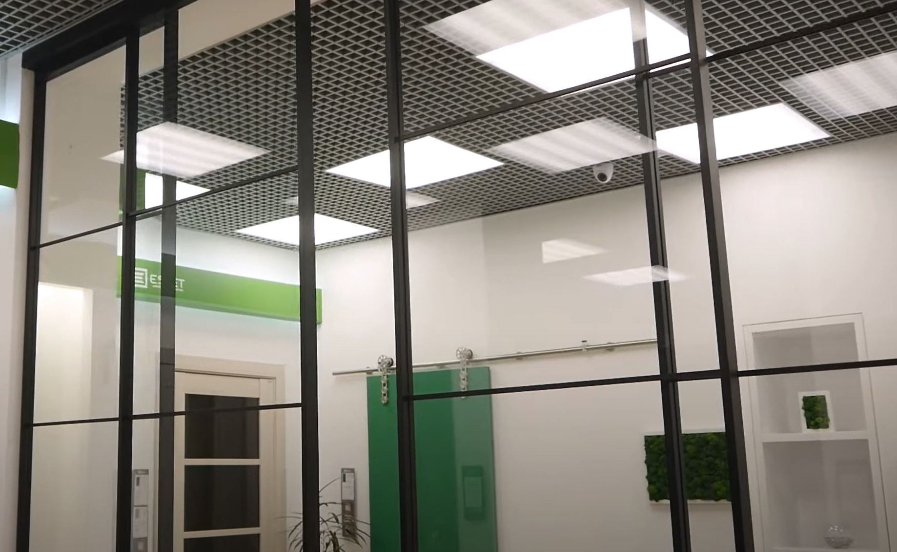 Установка алюминиевых офисных перегородок